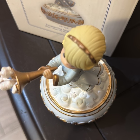 Precious Moments Trumpeting Angel Musical “Hark the Herald Angels Song” - Picture 4 of 13